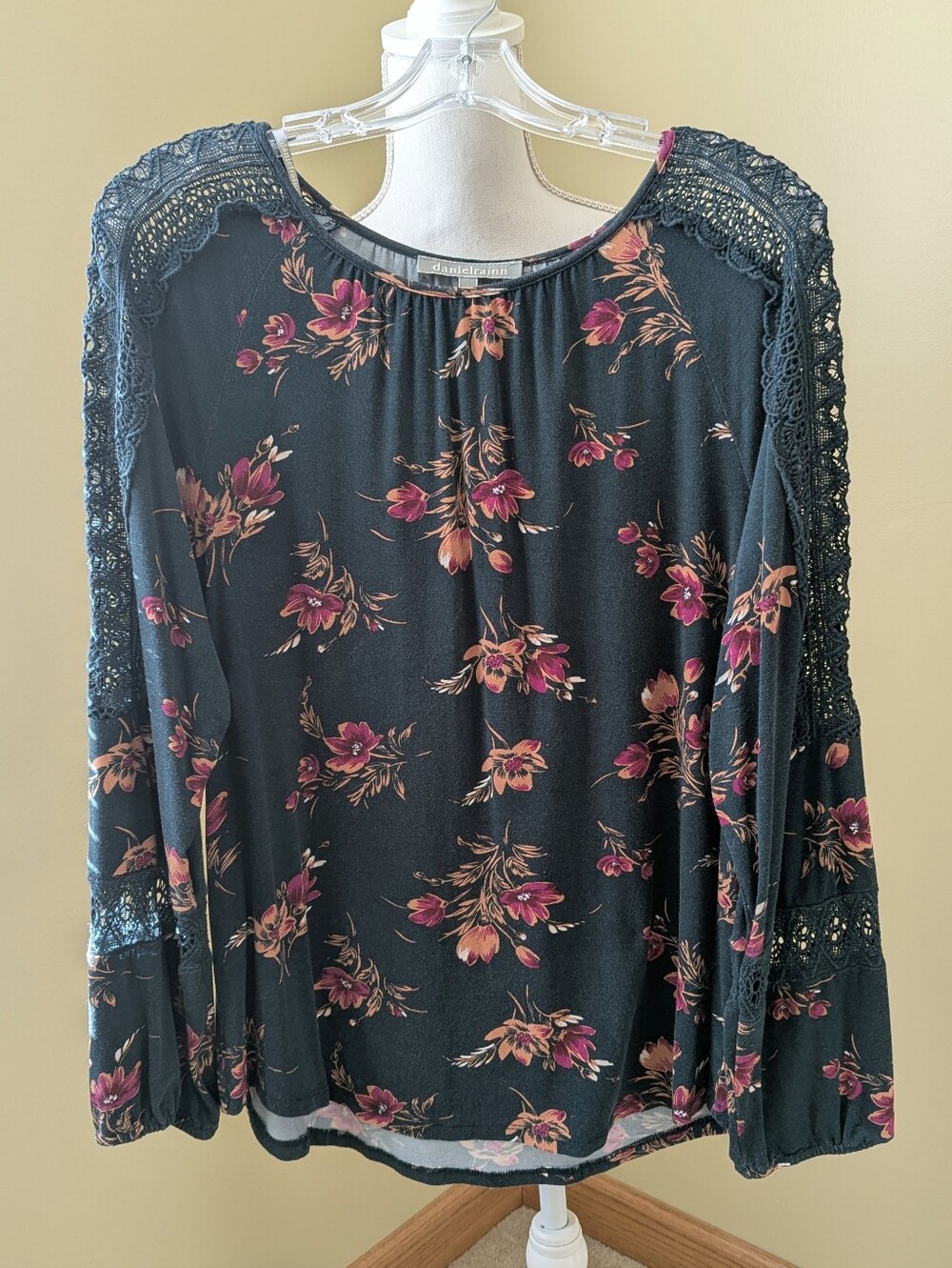 Daniel Rainn Green Floral Lace-Trim Top